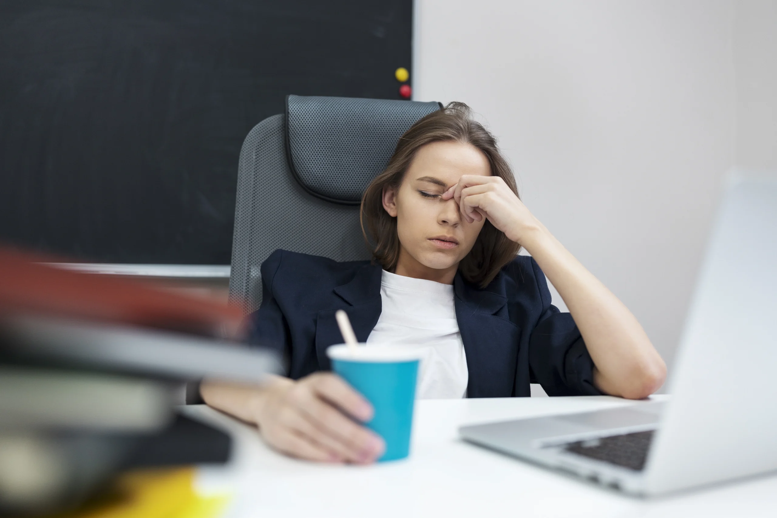 Mujer con mucho cansancio